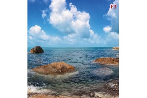 Фототапети панорамен пейзаж на морски бряг и скали