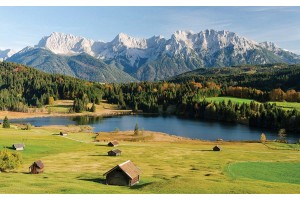 красив пейзаж с езеро и планина от Бавария
