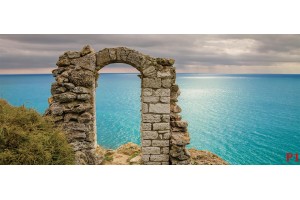 Фототапет старинна арка на морски бряг Фототапет старинна арка на морски бряг