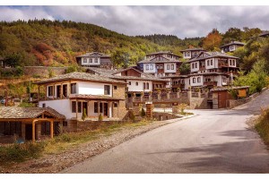 Фототапет прекрасен пейзаж от Родопите село Лещен